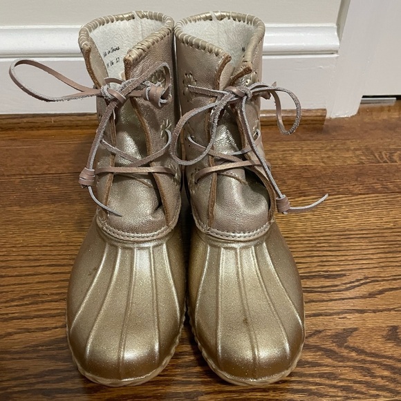 Jack Rogers Ladies Classic Gold Rain Boots Size 7 - Picture 2 of 10